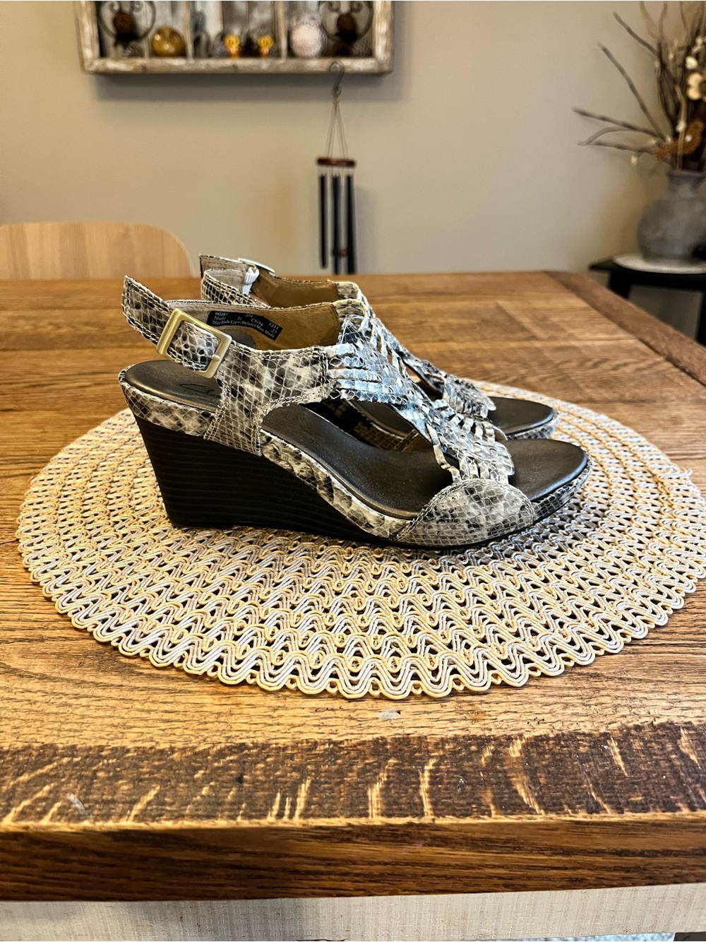 Clarks Bendables Star Gaze Faux Snakeskin Wedge Sandals Size 6